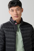 Chaqueta cuello alto unicolor acolchada con cremallera