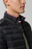 Chaqueta cuello alto unicolor acolchada con cremallera