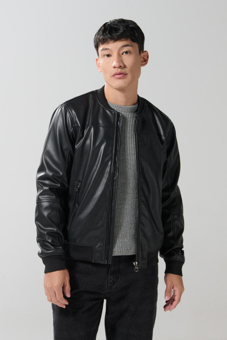 Chaqueta bomber negra con efecto de piel y bolsillos