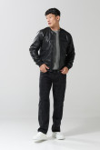 Chaqueta bomber negra con efecto de piel y bolsillos