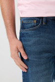 Jean tiro bajo 90´S azul con bota recta y bolsillos