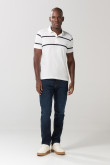 Camiseta crema clara polo con rayas en contraste y botones