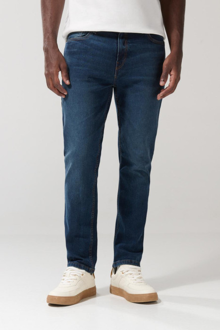 Jean tiro bajo straight leg azul con bota recta y desgastes