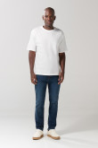 Jean tiro bajo straight leg azul con bota recta y desgastes