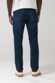 Jean tiro bajo straight leg azul con bota recta y desgastes
