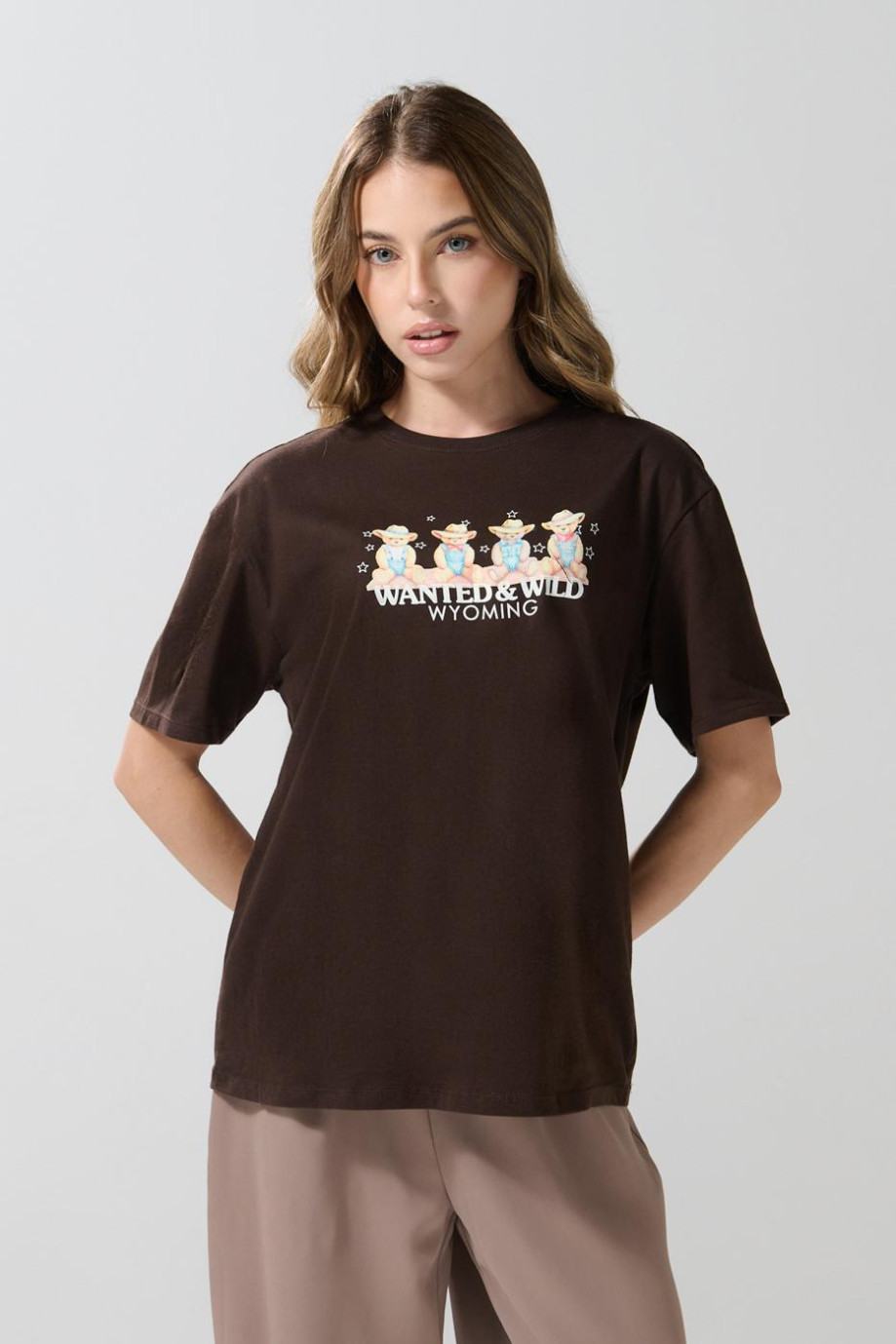 Camiseta unicolor manga corta con arte de osito