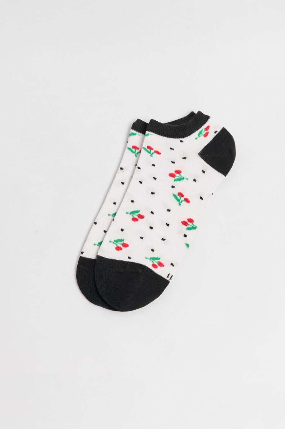 Medias tobilleras con diseño en jacquard de cerezas.