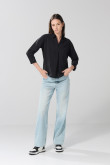 Blusa manga 3/4 unicolor con cuello camisero y prense
