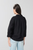 Blusa manga 3/4 unicolor con cuello camisero y prense