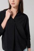 Blusa manga 3/4 unicolor con cuello camisero y prense