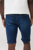 Bermuda azul oscura slim en jean tiro bajo con desgastes