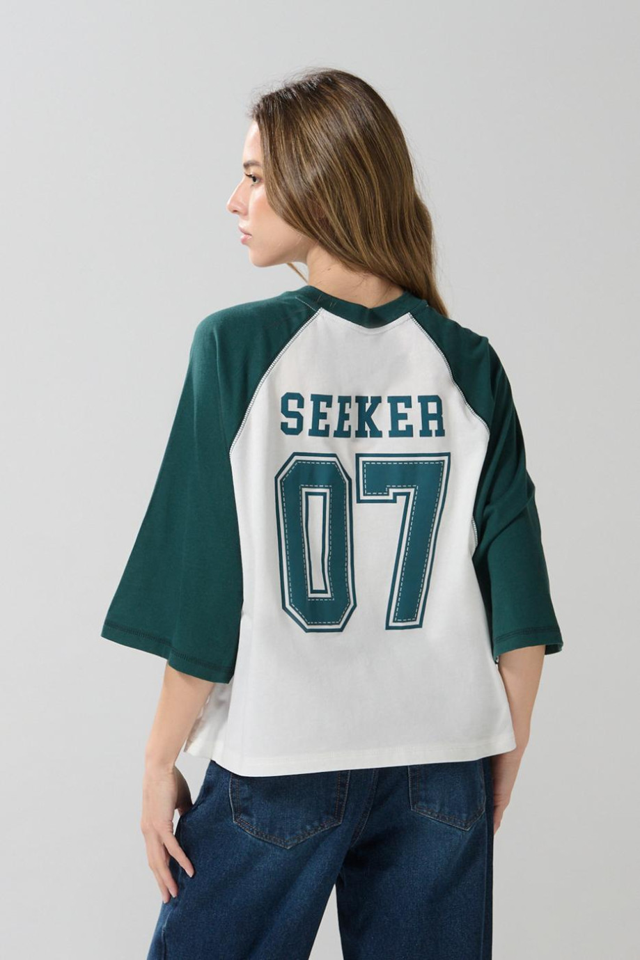 Camiseta crop top crema oversize con arte de Harry Potter