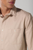Camisa en algodón unicolor cuello sport collar con bolsillo