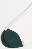 Media urbana corta, con diseño en costado en jacquard, de lineas