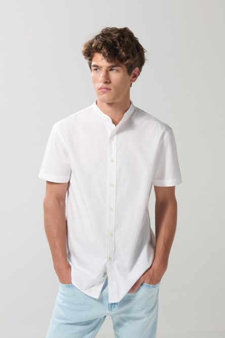 Camisa cuello nerú unicolor en algodón con manga corta