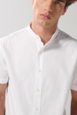Camisa cuello nerú unicolor en algodón con manga corta