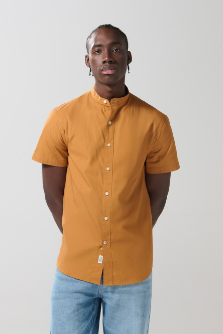 Camisa cuello nerú unicolor en algodón con manga corta