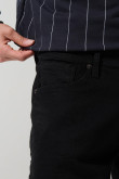 Jean slim negro tiro bajo con ajuste ceñido y bolsillos