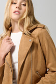 Chaqueta unicolor tipo biker con solapas amplias