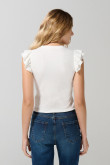 Camiseta crema clara manga corta con golas y texturas