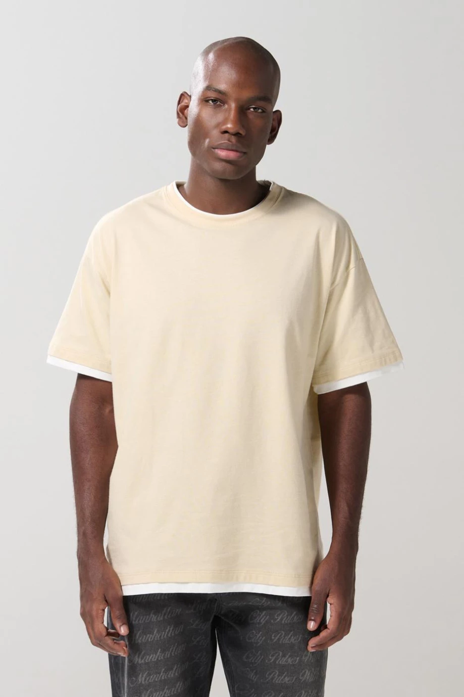 Camiseta unicolor manga corta con contrastes oversize