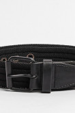 Cinturón negro tipo reata con ojaletes metálicos