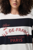 Camiseta crema a rayas oversize college con manga corta