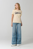 Camiseta kaki cuello redondo con arte college en frente