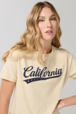 Camiseta kaki cuello redondo con arte college en frente