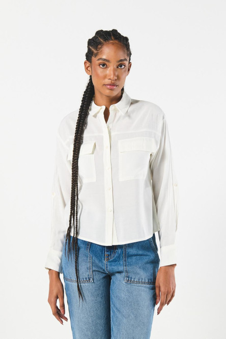 Blusa crop unicolor con manga larga y bolsillos delanteros