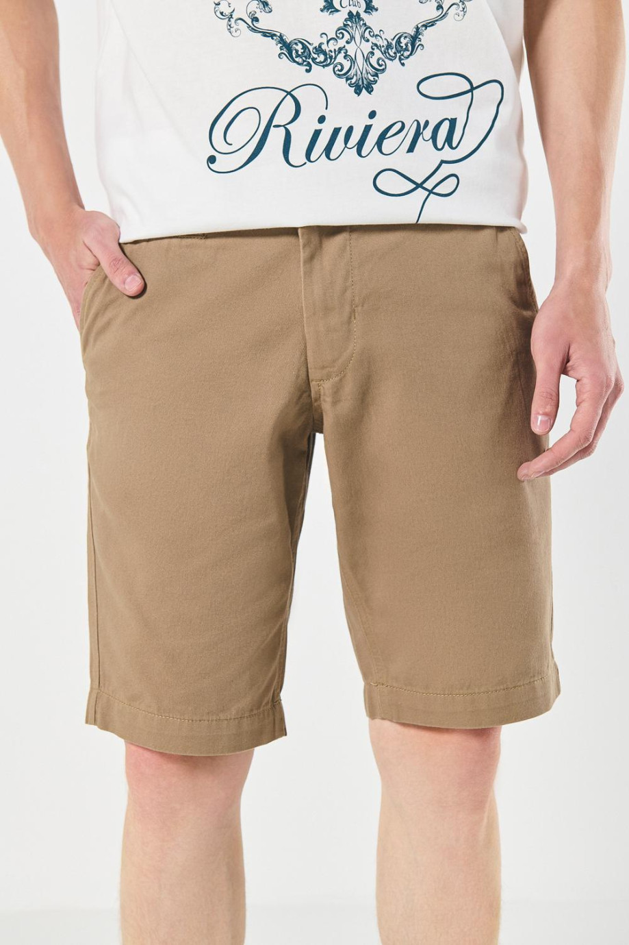 Bermuda tiro bajo unicolor en dril con cierre de cremallera