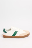 Tenis cremas casuales con contrastes verdes y perforaciones