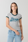 Camiseta college gris con contrastes y manga corta