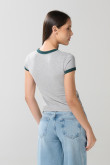 Camiseta college gris con contrastes y manga corta