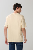 Camiseta cuello redondo kaki clara con arte college