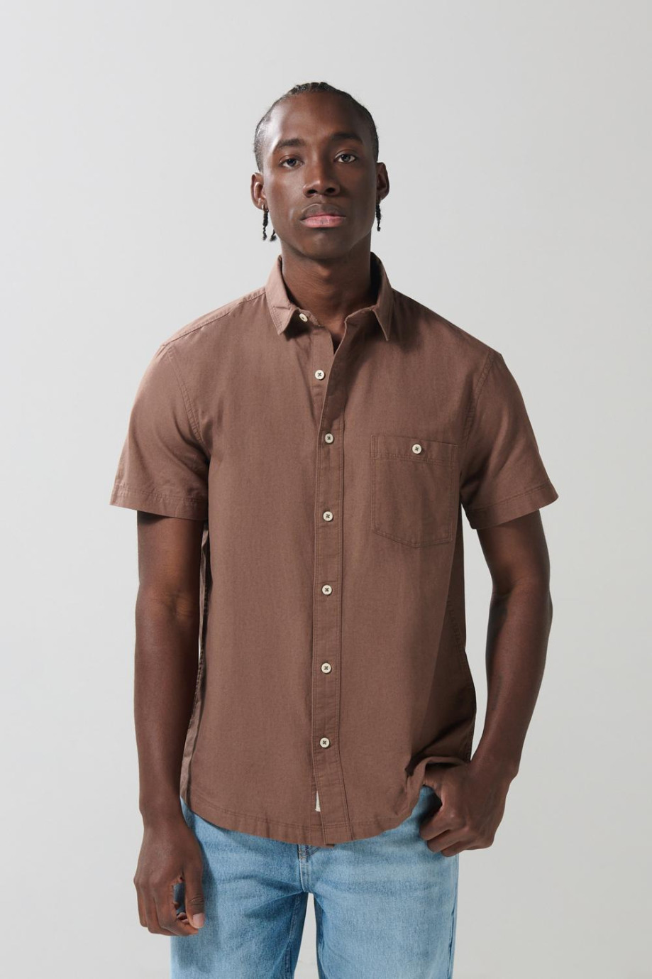Camisa unicolor en algodón con botones y manga corta