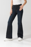 Jean flare azul intenso tiro alto con bota ancha y bolsillos