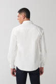 Camisa en algodón unicolor cuello sport collar con bolsillo