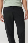 Pantalón en dril unicolor slim con tiro medio