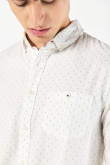 Camisa cuello button down manga larga en slim fit con mini print