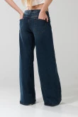 Jean palazzo tiro medio azul con botones y bota ancha