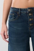 Jean palazzo tiro medio azul con botones y bota ancha