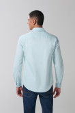 Camisa en algodón unicolor cuello sport collar con bolsillo