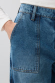 Jean azul claro cargo con tiro alto y bota ancha