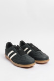 Tenis casuales negros con contrastes blancos y texturas