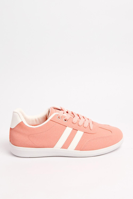 Tenis casuales naranjas con contrastes blancos