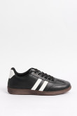 Tenis negros casuales con contrastes blancos localizados