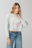 Buzo crop top verde claro con diseño de verano