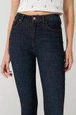 Jean push up tiro alto azul intenso ceñido con bolsillos