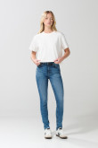 Camiseta unicolor crop top con texto minimalista